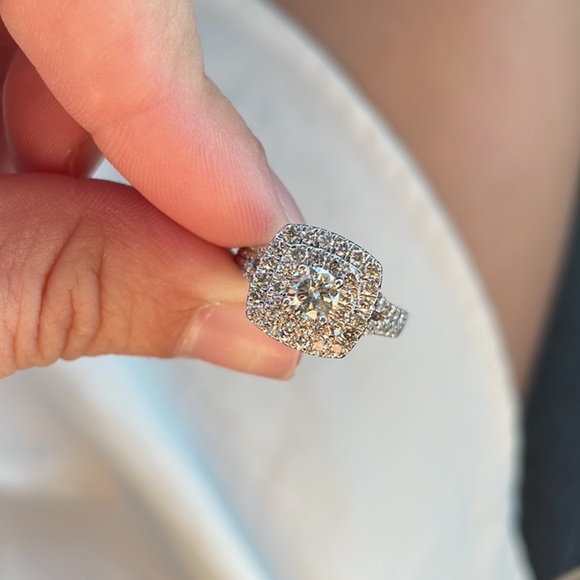 Diamond engagement ring